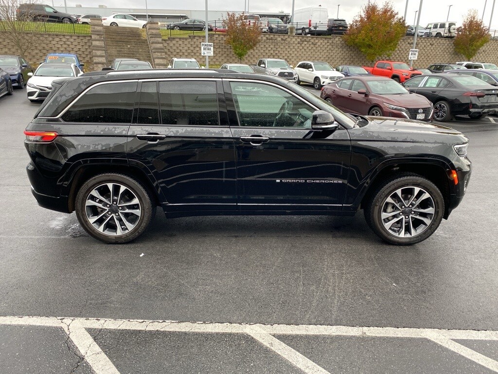 2023 Jeep Grand Cherokee Overland photo 3