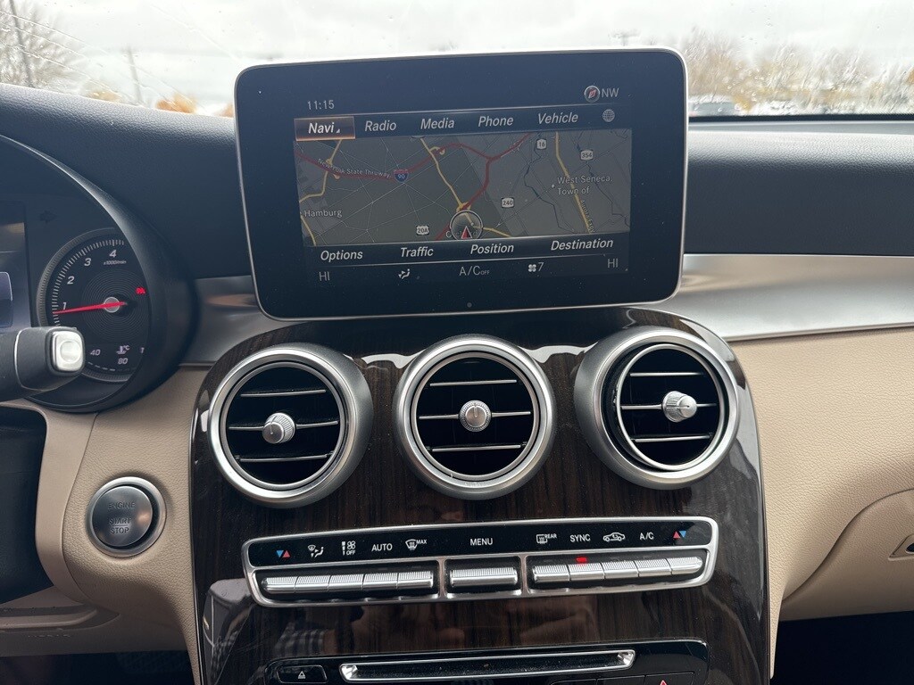 2016 Mercedes Benz GLC 300 4MATIC photo 3