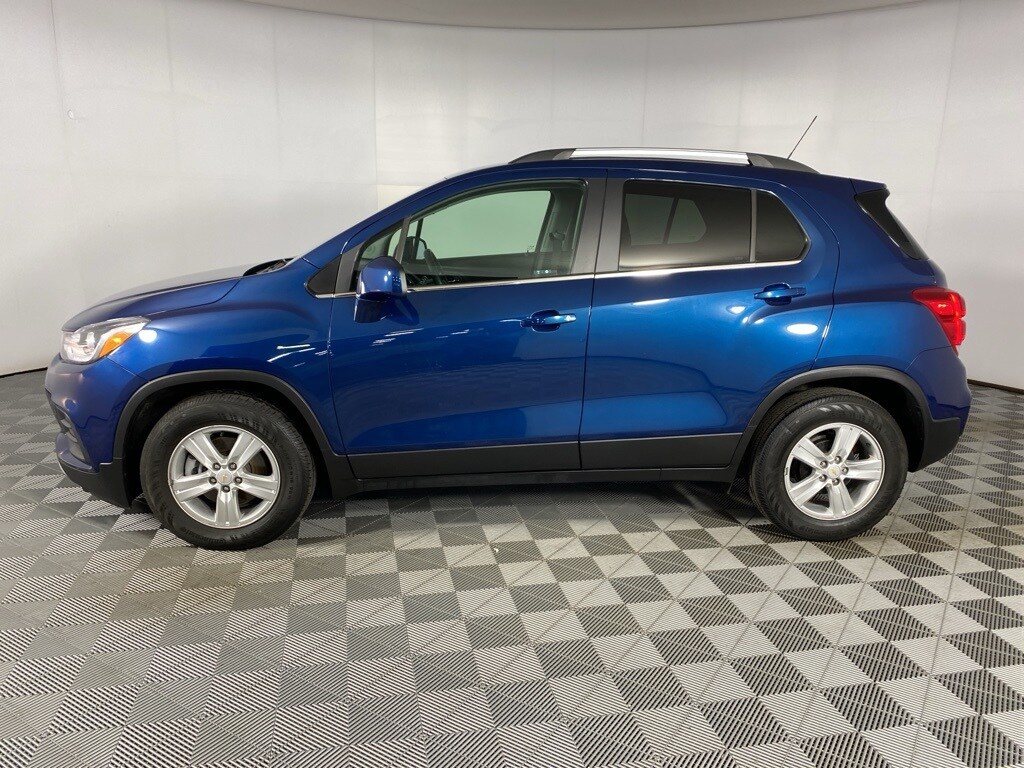 2020 Chevrolet Trax LT photo 2