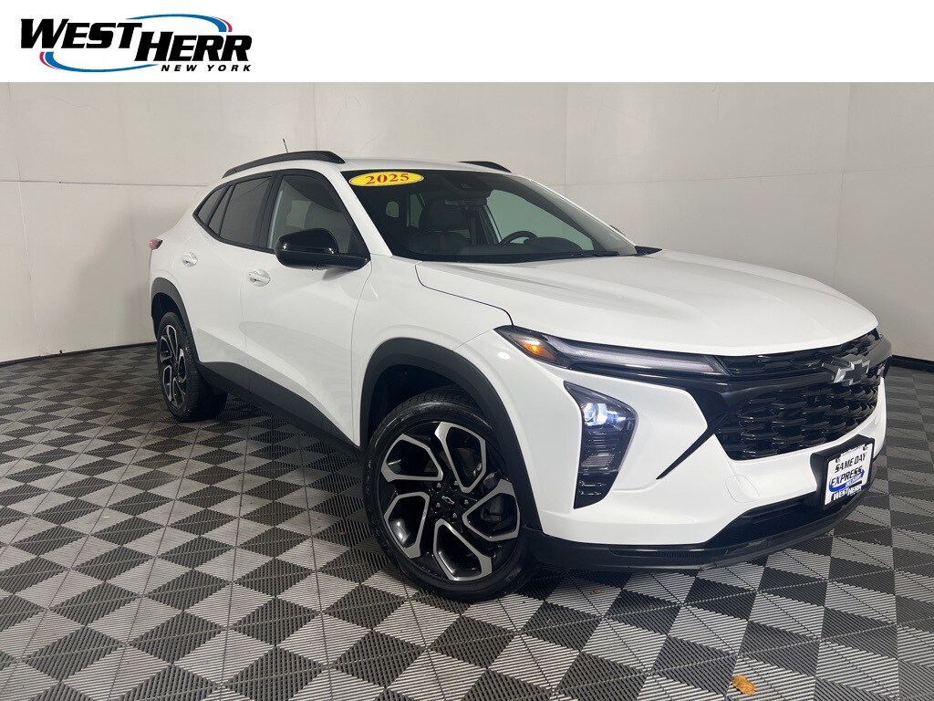 Used 2025 Chevrolet Trax 2RS SUV