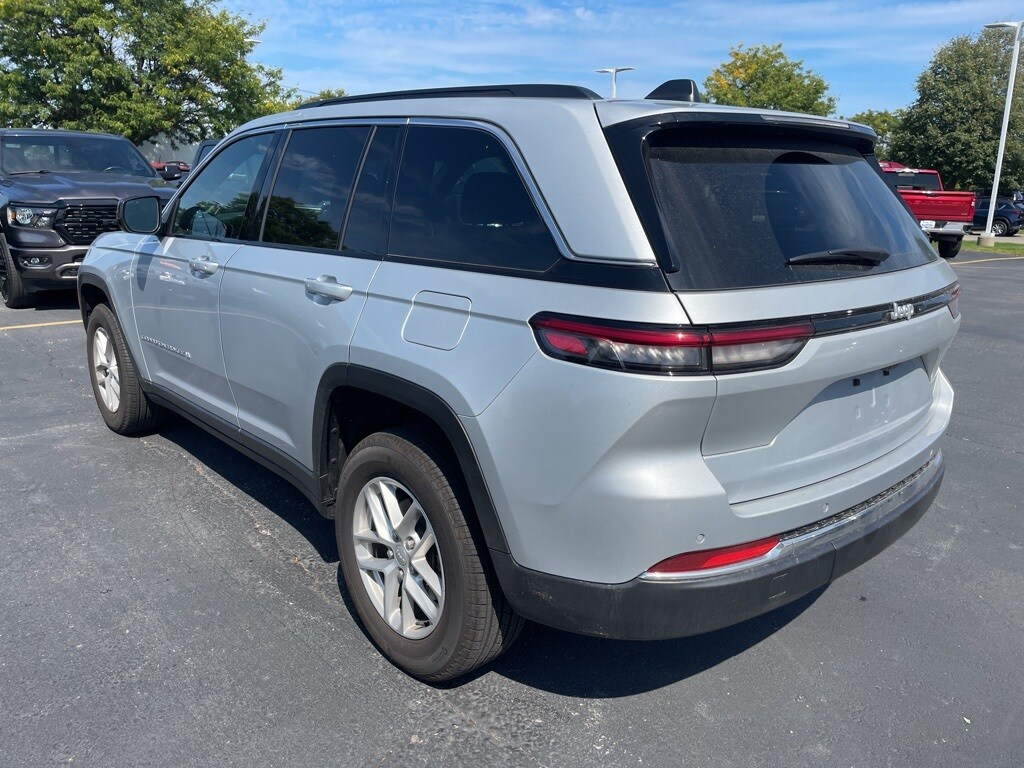 2024 Jeep Grand Cherokee Laredo photo 3