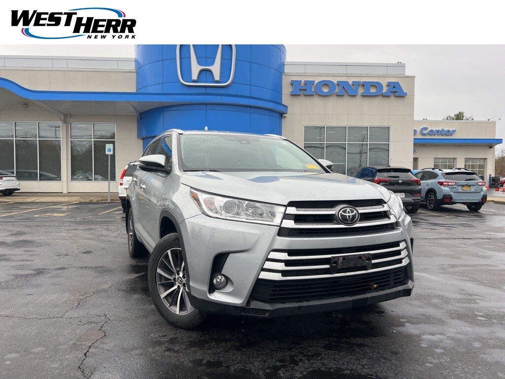Used 2017 Toyota Highlander XLE V6 SUV