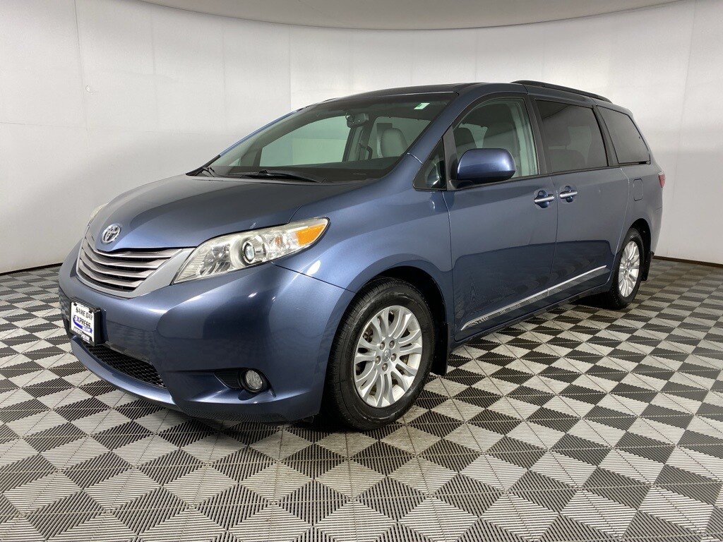 Used 2017 Toyota Sienna XLE 7 Passenger Auto Access Seat Van