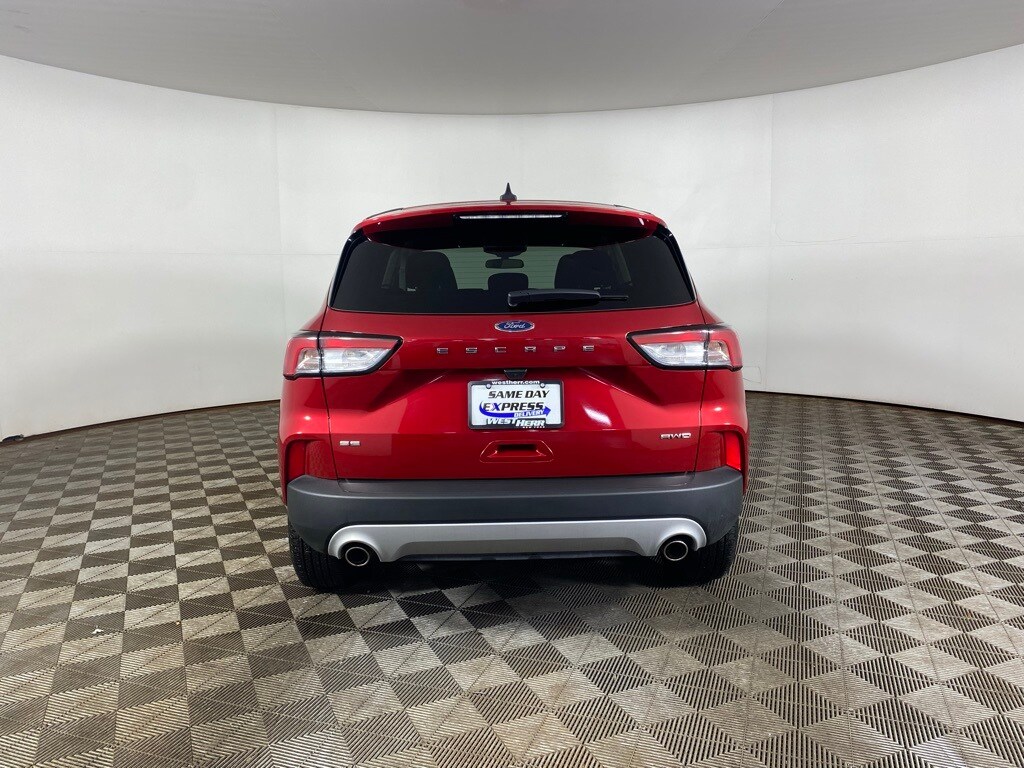 2022 Ford Escape SE photo 2