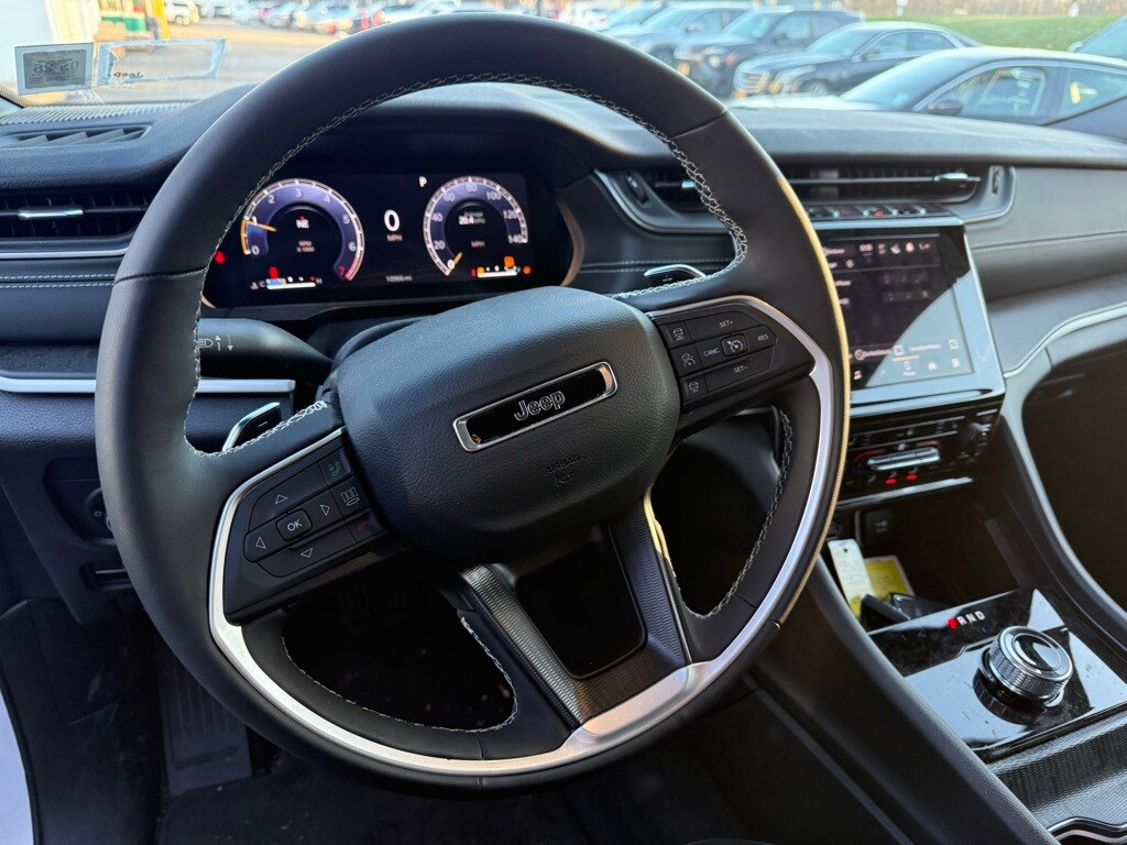 Used 2025 Jeep Grand Cherokee Laredo SUV