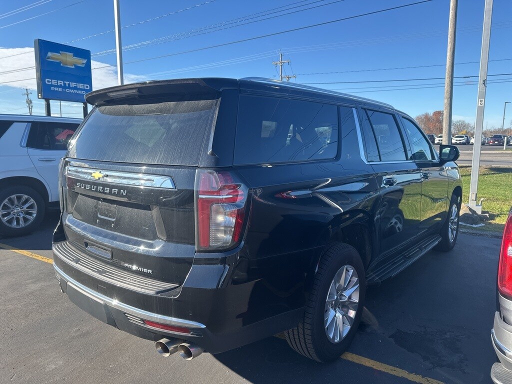 2024 Chevrolet Suburban Premier photo 3