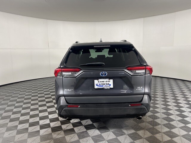 2019 Toyota RAV4 Hybrid XLE photo 2