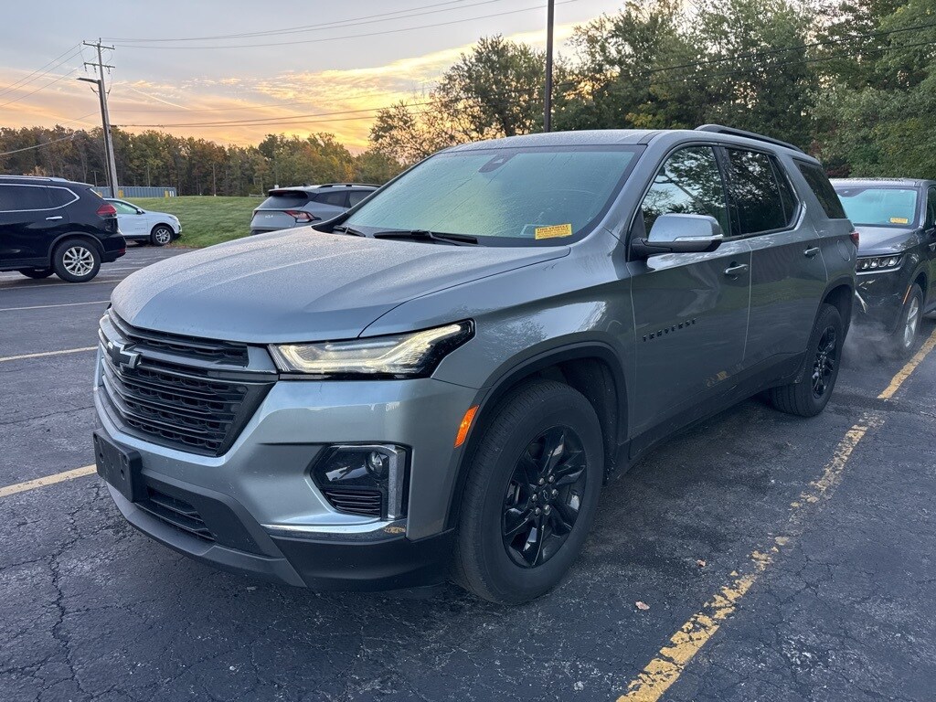 2023 Chevrolet Traverse Cloth 1LT photo 2