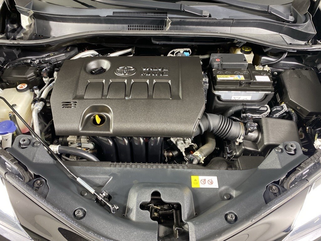 2021 Toyota C-HR LE photo 3