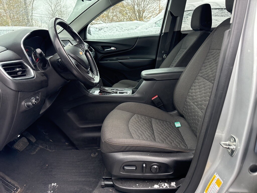 2021 Chevrolet Equinox LT photo 3