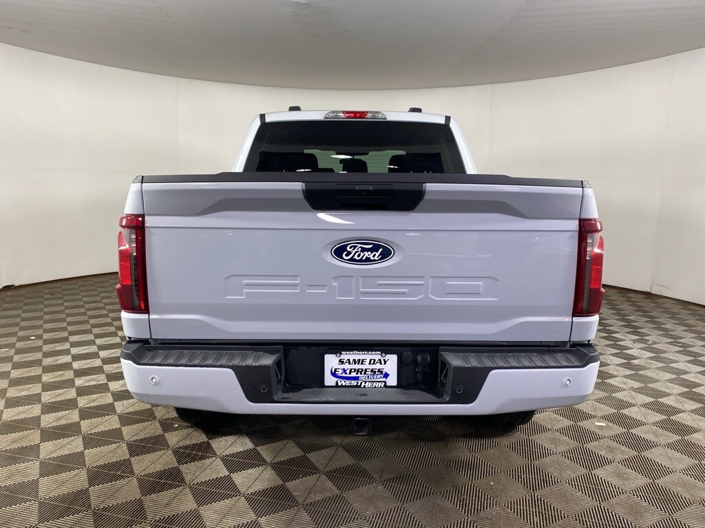 2025 Ford F-150 XLT photo 2