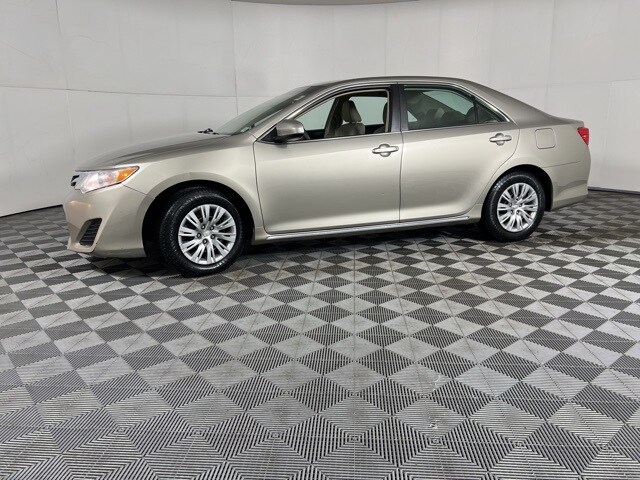 2014 Toyota Camry SE photo 4