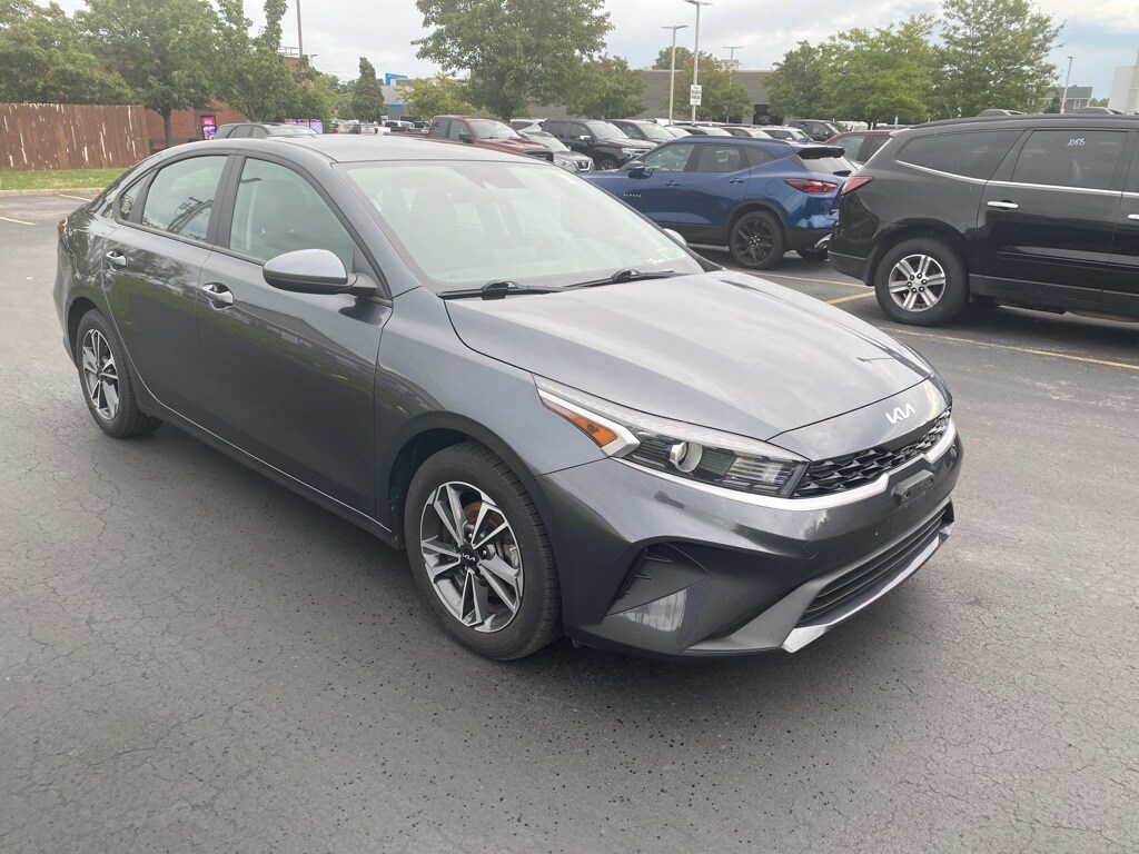 2023 Kia Forte LXS photo 2