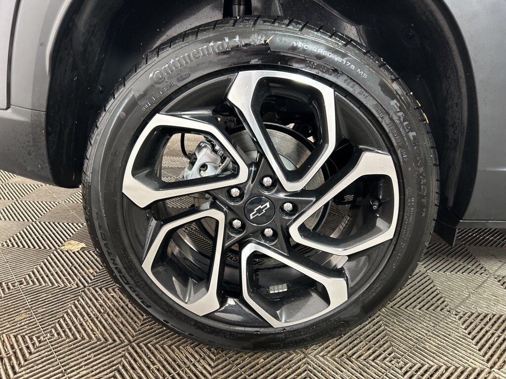 2024 Chevrolet Trax photo 2