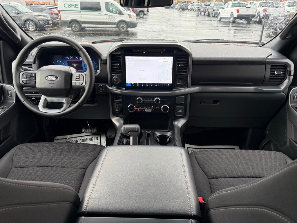 2025 Ford F-150 XLT photo 2