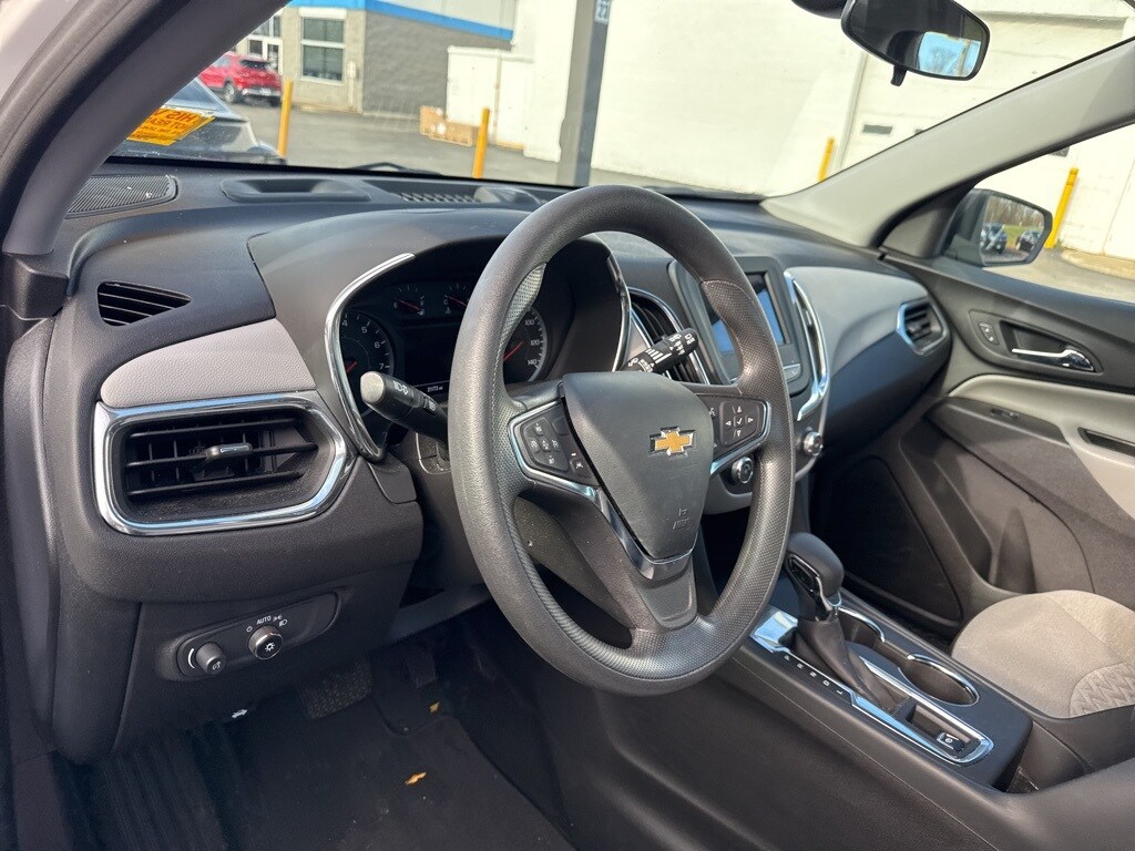 2024 Chevrolet Equinox LS photo 2