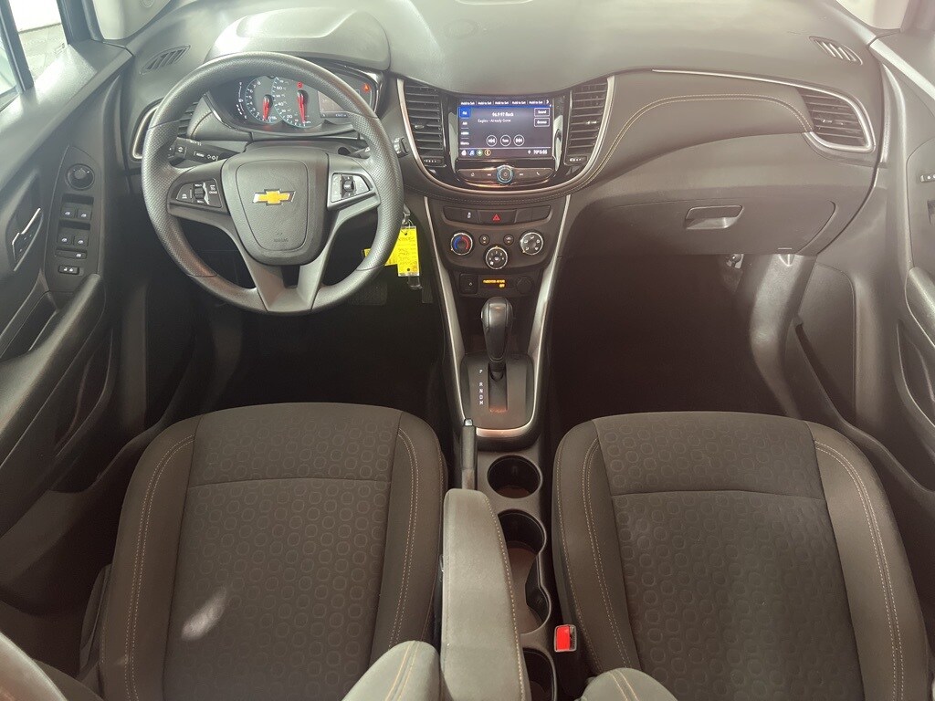 2022 Chevrolet Trax LS photo 2