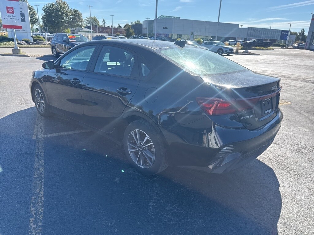 2023 Kia Forte LXS photo 3