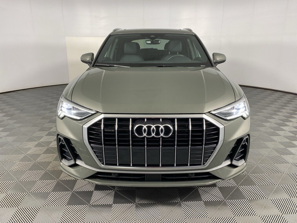 2025 Audi Q3 45 TFSI S line Premium photo 3