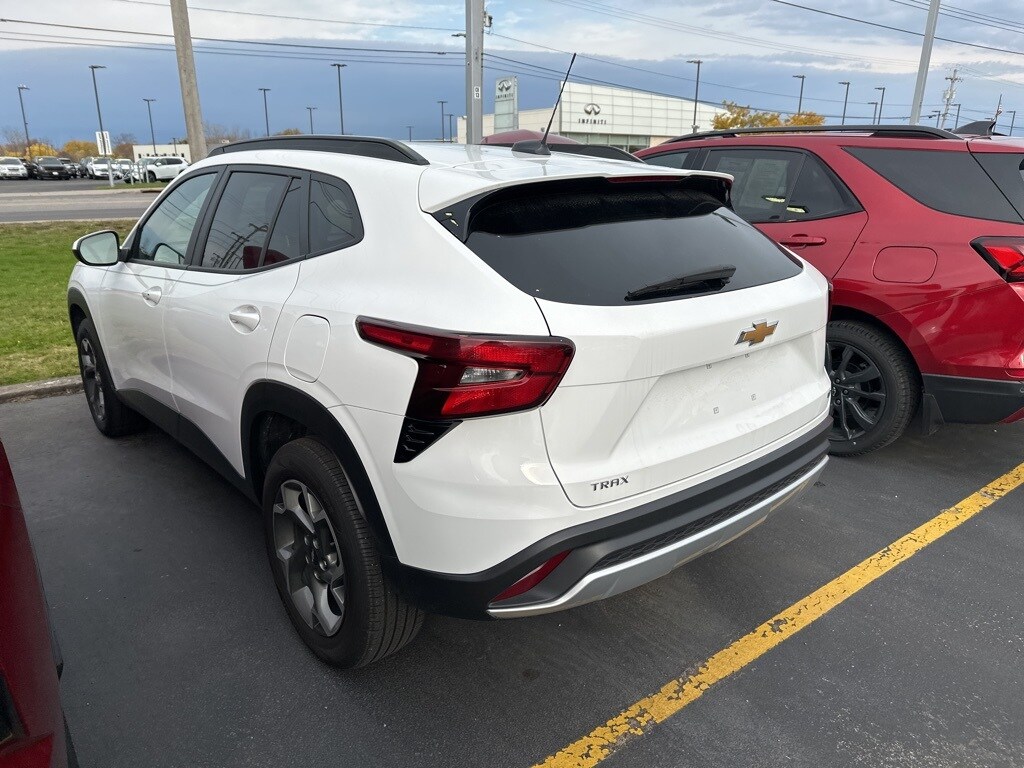 Used 2025 Chevrolet Trax LT SUV