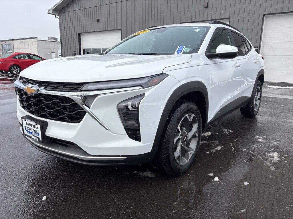 Used 2025 Chevrolet Trax LT SUV