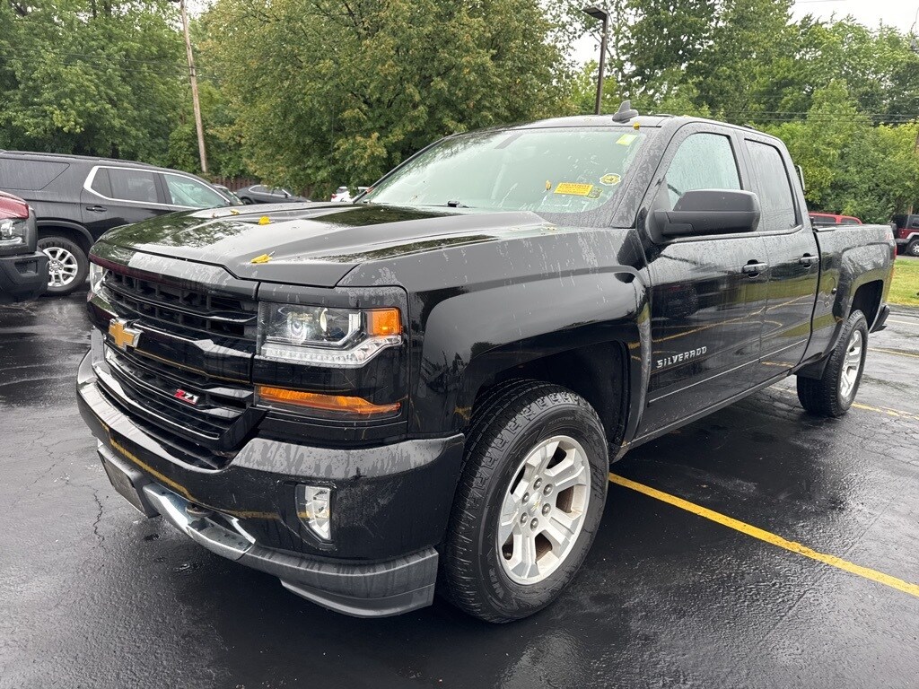 2018 Chevrolet Silverado 1500 LT photo 2