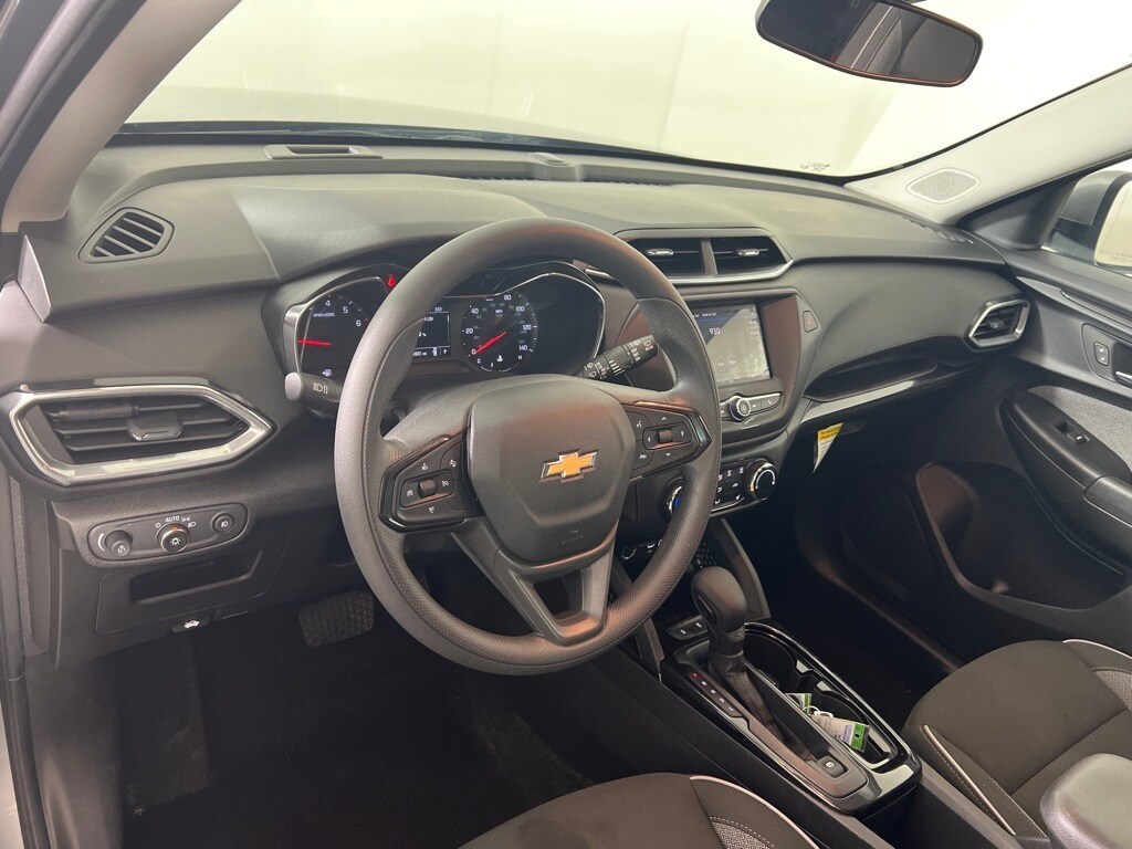 2023 Chevrolet Trailblazer LT photo 2