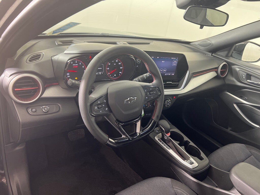 Used 2025 Chevrolet Trax 1RS SUV