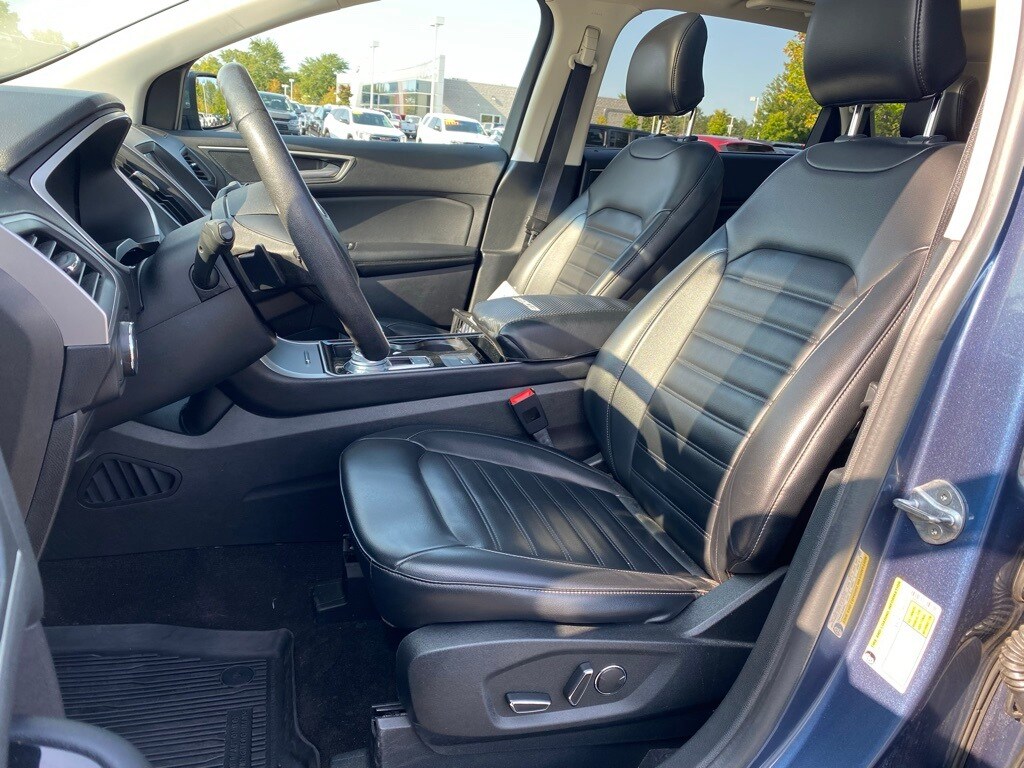 2019 Ford Edge SEL photo 2