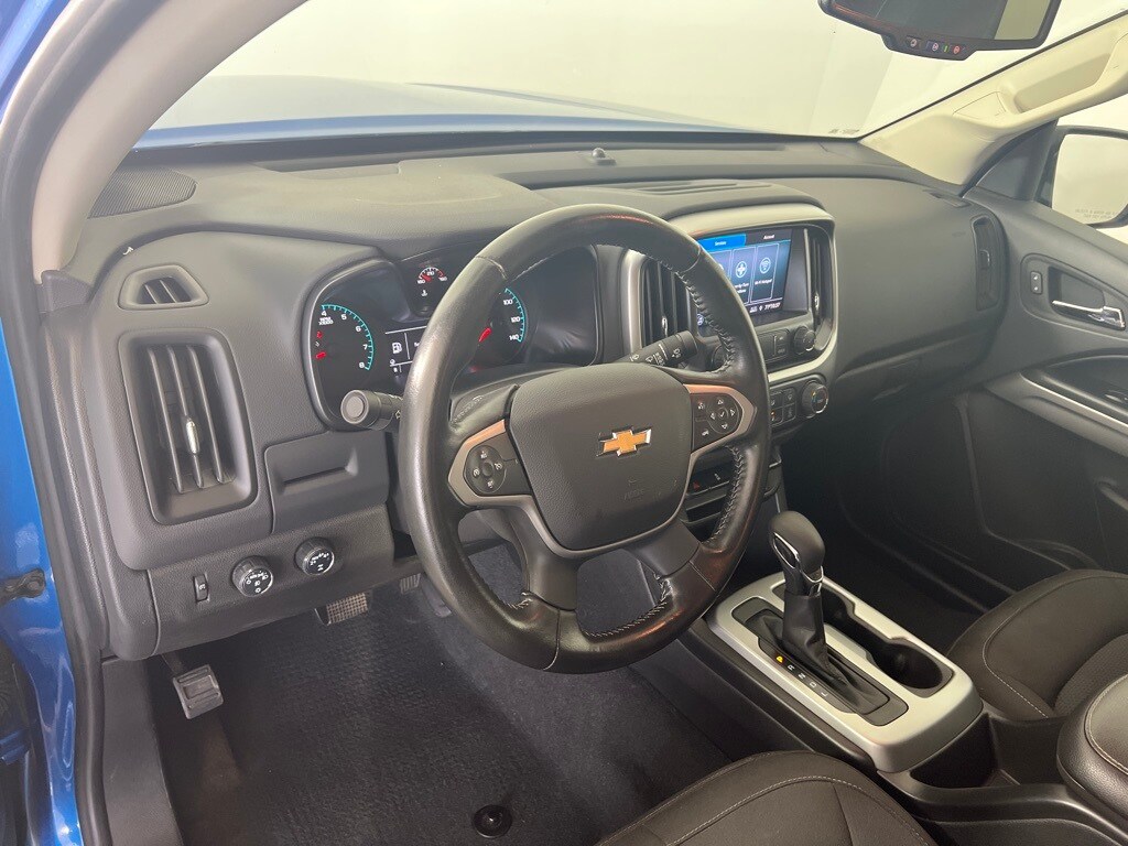 2022 Chevrolet Colorado LT photo 2