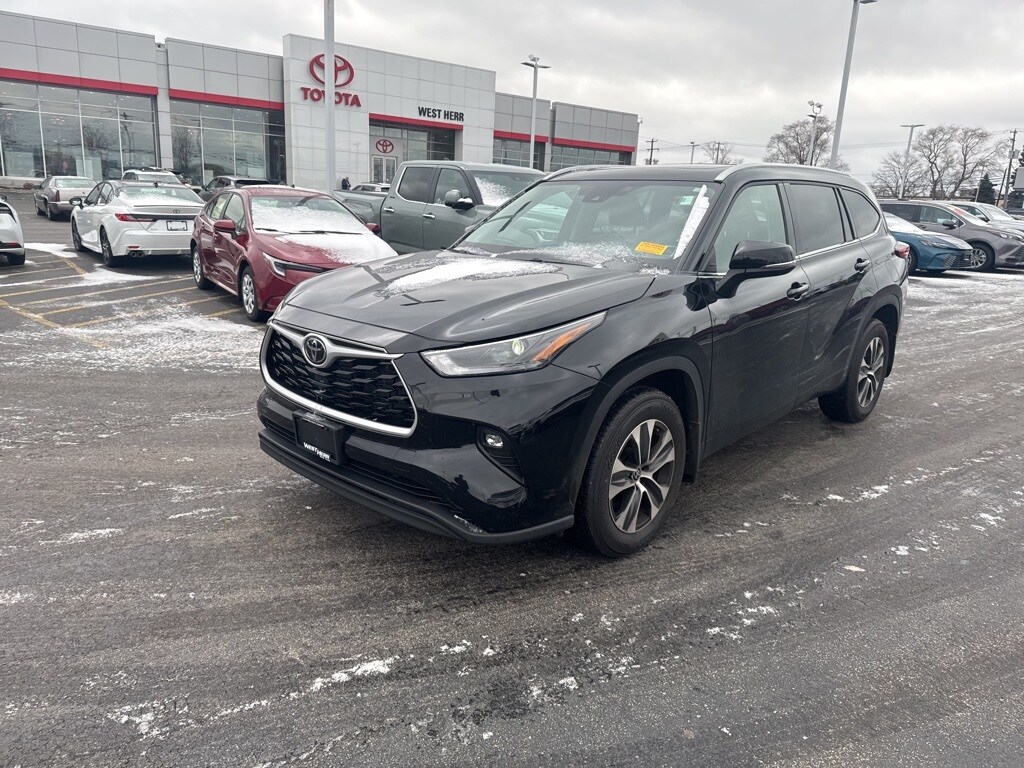 Used 2022 Toyota Highlander XLE SUV