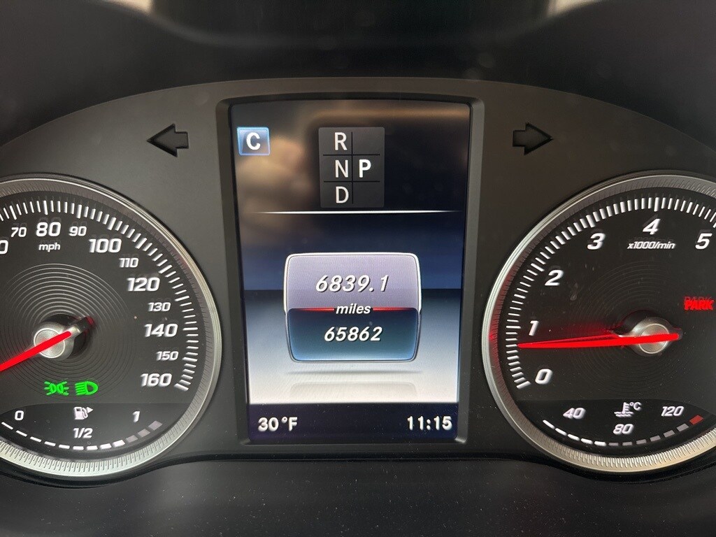 2016 Mercedes Benz GLC 300 4MATIC photo 4