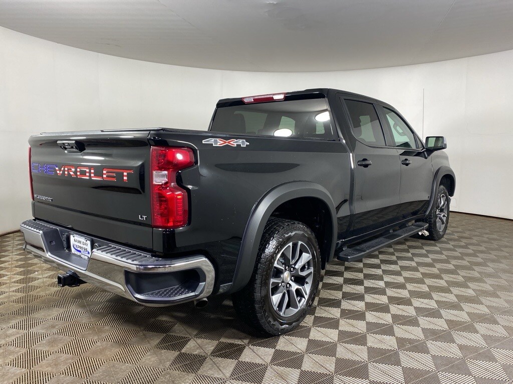 2024 Chevrolet Silverado 1500 LT photo 3