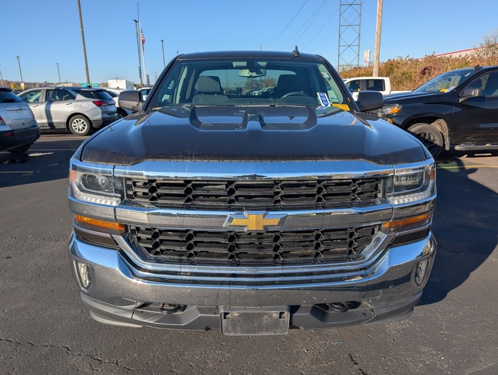 2018 Chevrolet Silverado 1500 LT photo 2