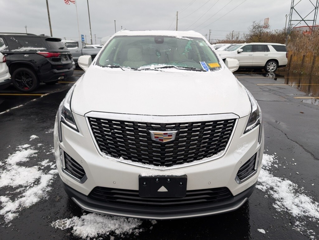 2021 Cadillac XT5 Premium Luxury photo 2