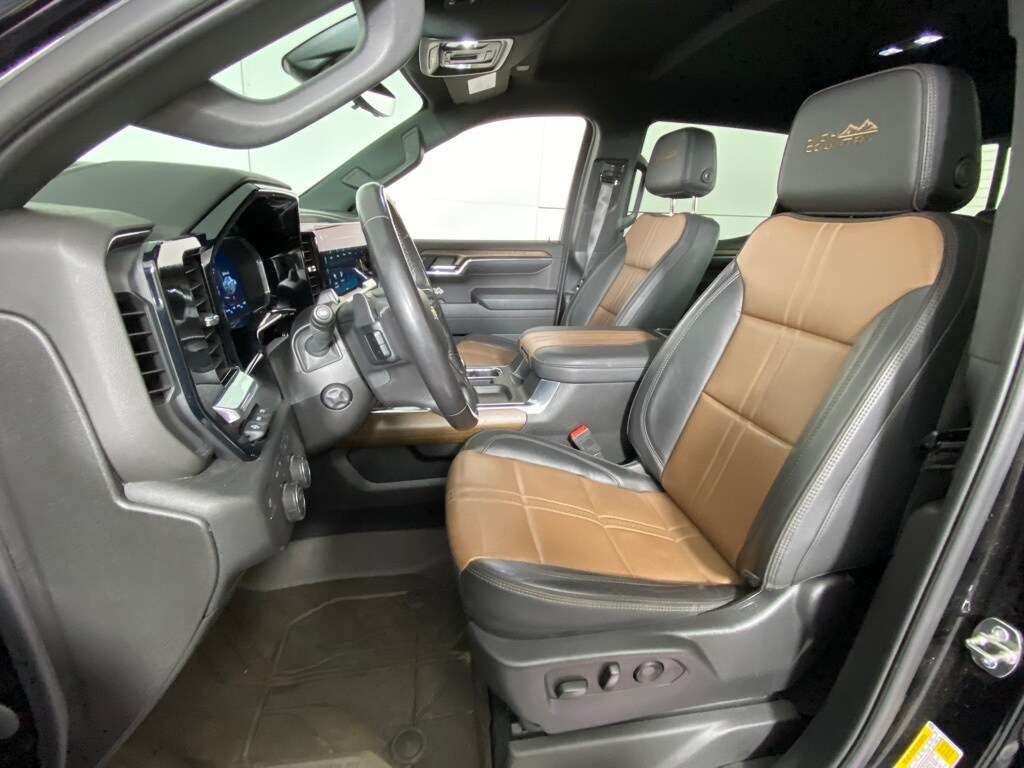 2023 Chevrolet Silverado 1500 High Country photo 2
