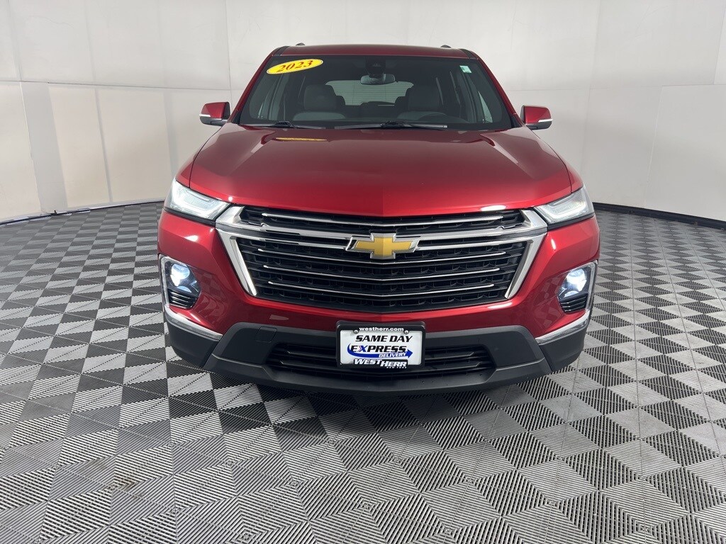 2023 Chevrolet Traverse Cloth 1LT photo 2