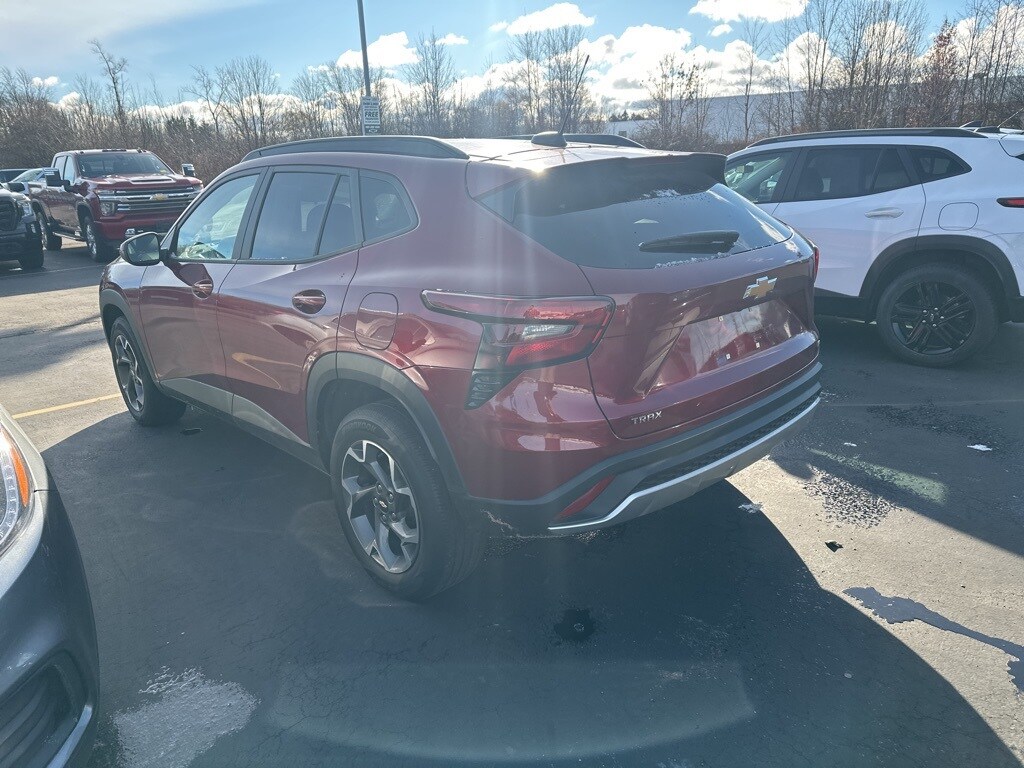 2024 Chevrolet Trax LT photo 3