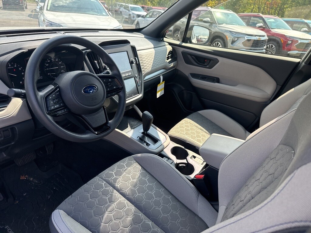 2025 Subaru Forester Base photo 2