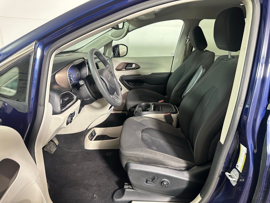 2018 Chrysler Pacifica Touring Plus photo 2