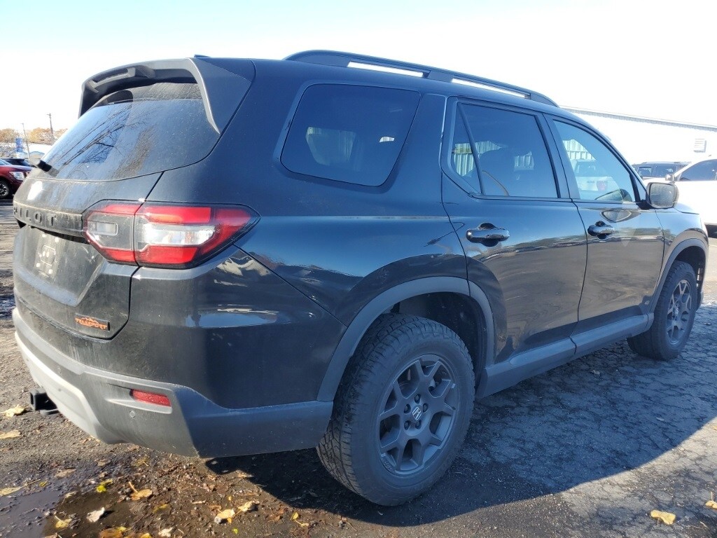 Used 2025 Honda Pilot TrailSport SUV
