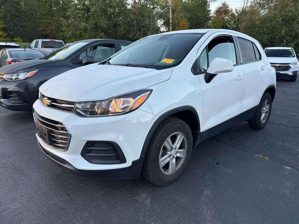 2022 Chevrolet Trax LS photo 3
