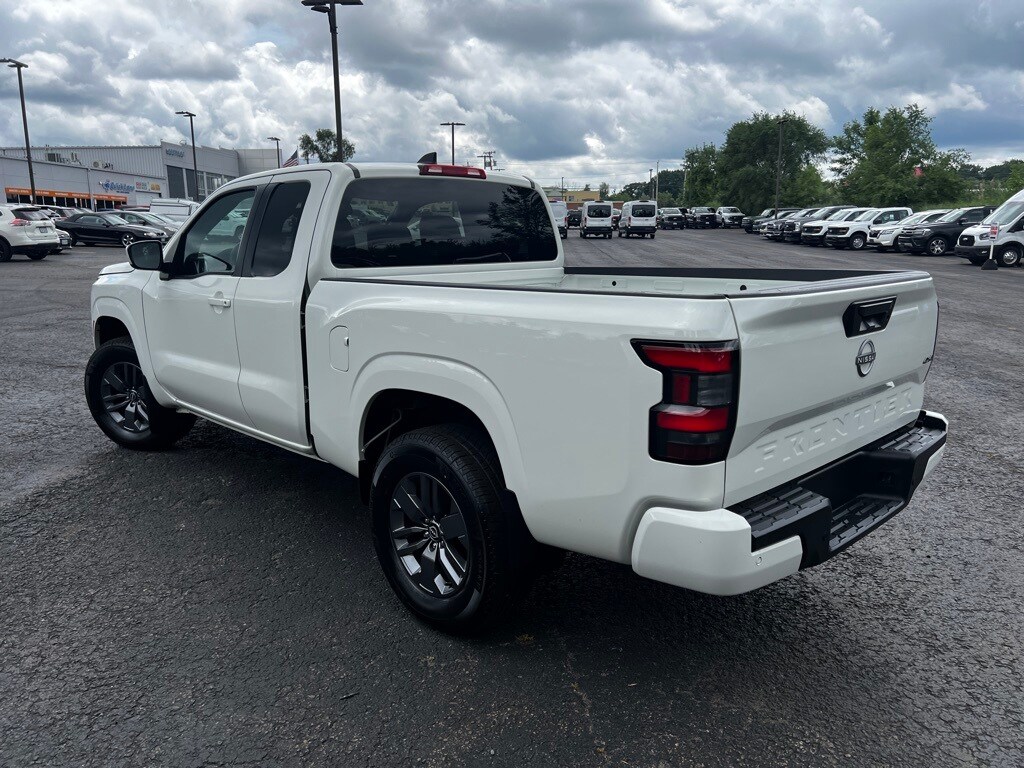 2025 Nissan Frontier SV photo 3