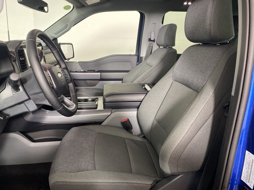 2025 Ford F-150 XLT photo 2