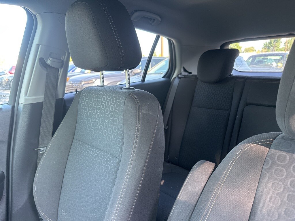 2022 Chevrolet Trax LS photo 2