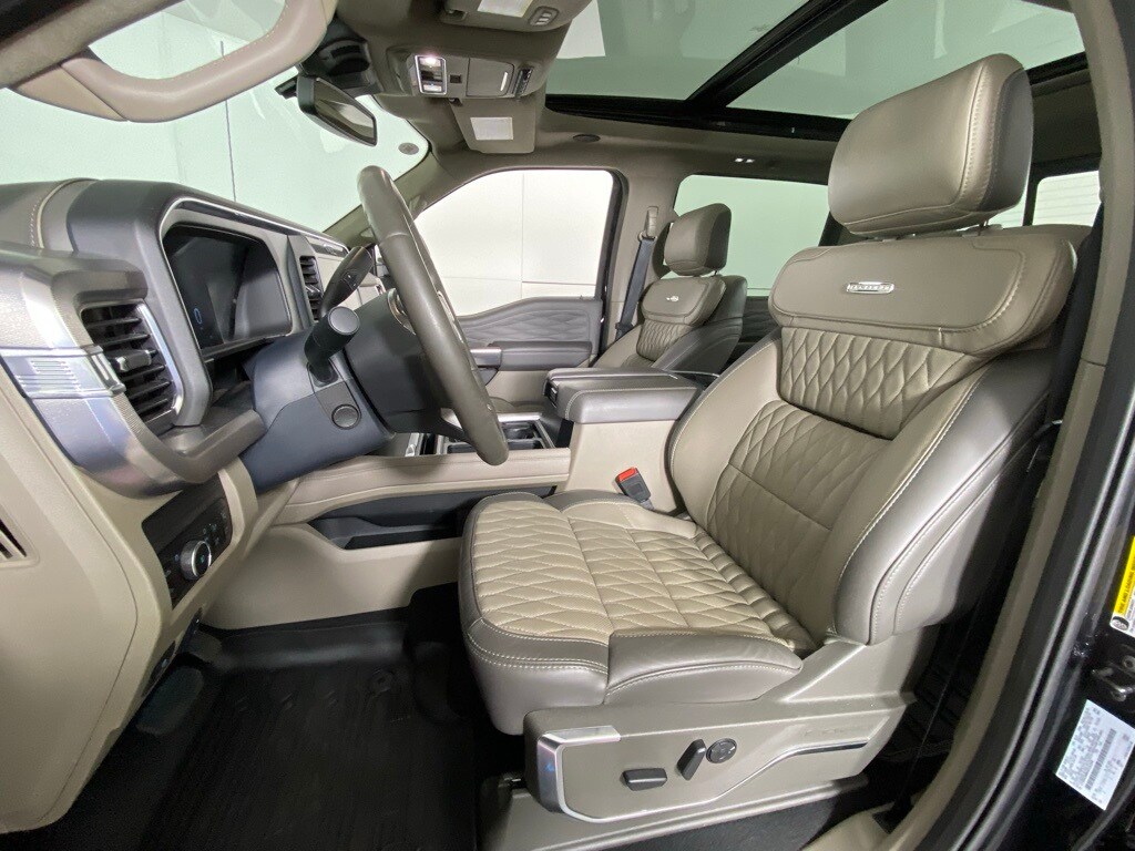 2025 Ford F-250 Platinum photo 2