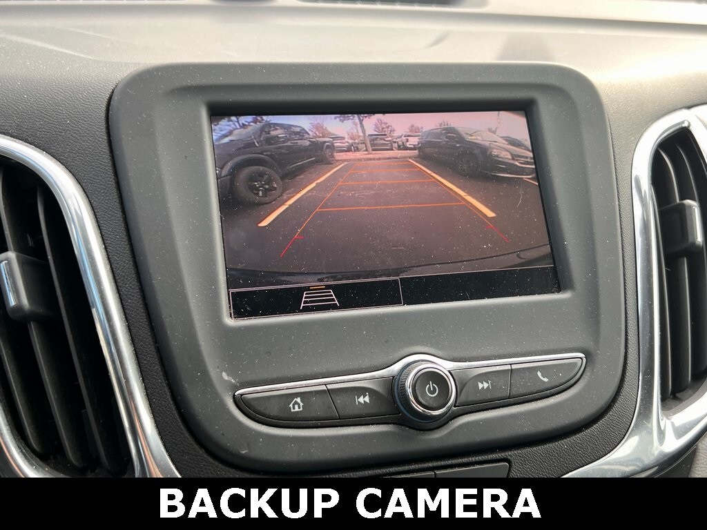 2023 Chevrolet Equinox LS photo 3