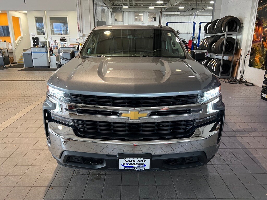 2022 Chevrolet Silverado 1500 LT photo 2