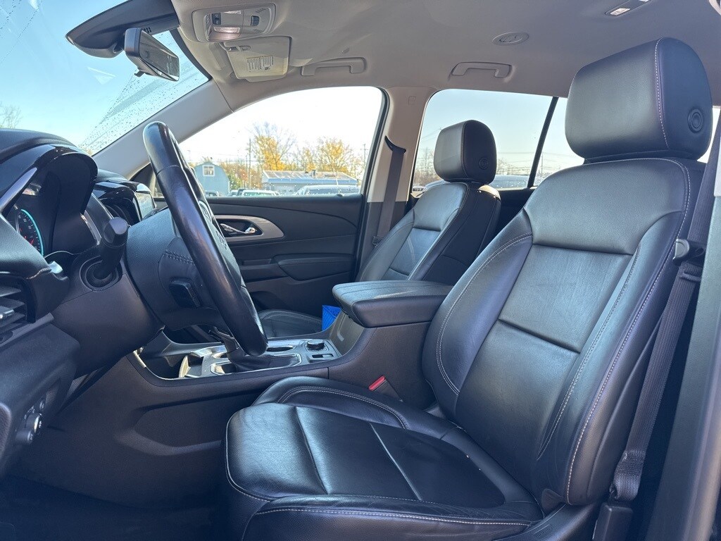 2021 Chevrolet Traverse RS photo 2