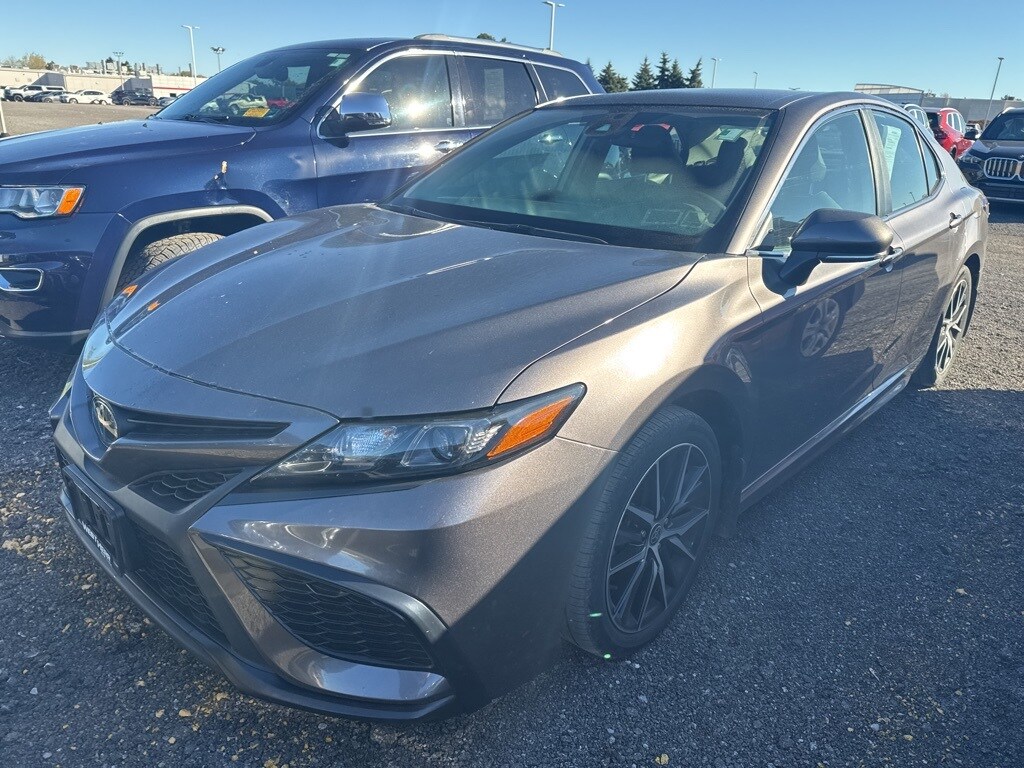 2024 Toyota Camry SE photo 3